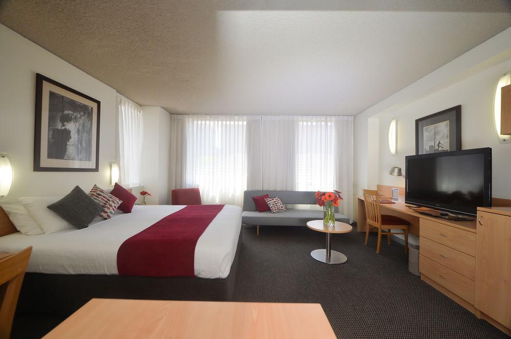 Lancemore Crossley St. Melbourne Exterior photo A typical hotel room