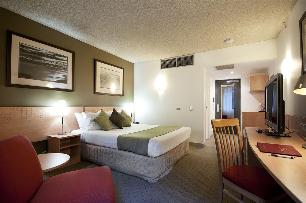 Lancemore Crossley St. Melbourne Exterior photo A typical room at the hotel