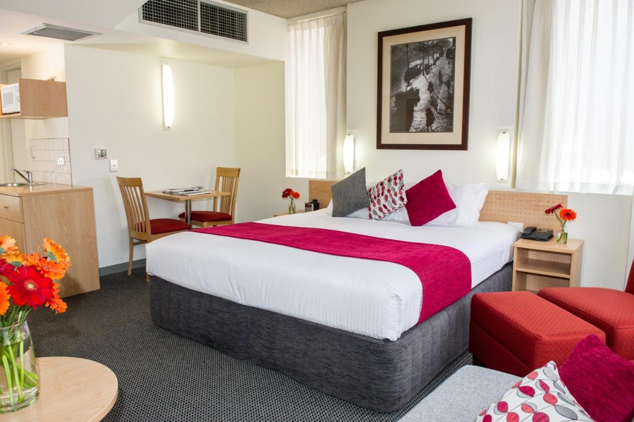 Lancemore Crossley St. Melbourne Exterior photo Studio apartment in London